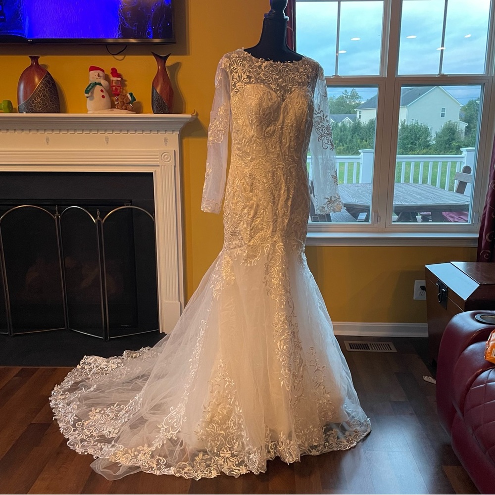 NWT - Mermaid Style Wedding Gown